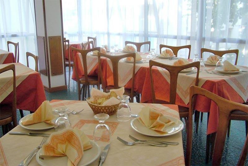 Hotel Bacco Rimini Extérieur photo